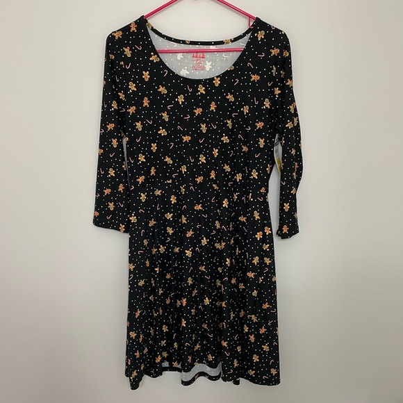 ✨5 for $30✨ Giant Tiger Christmas Dress with Gingerbreads and Candy Canes - Picture 1 of 4